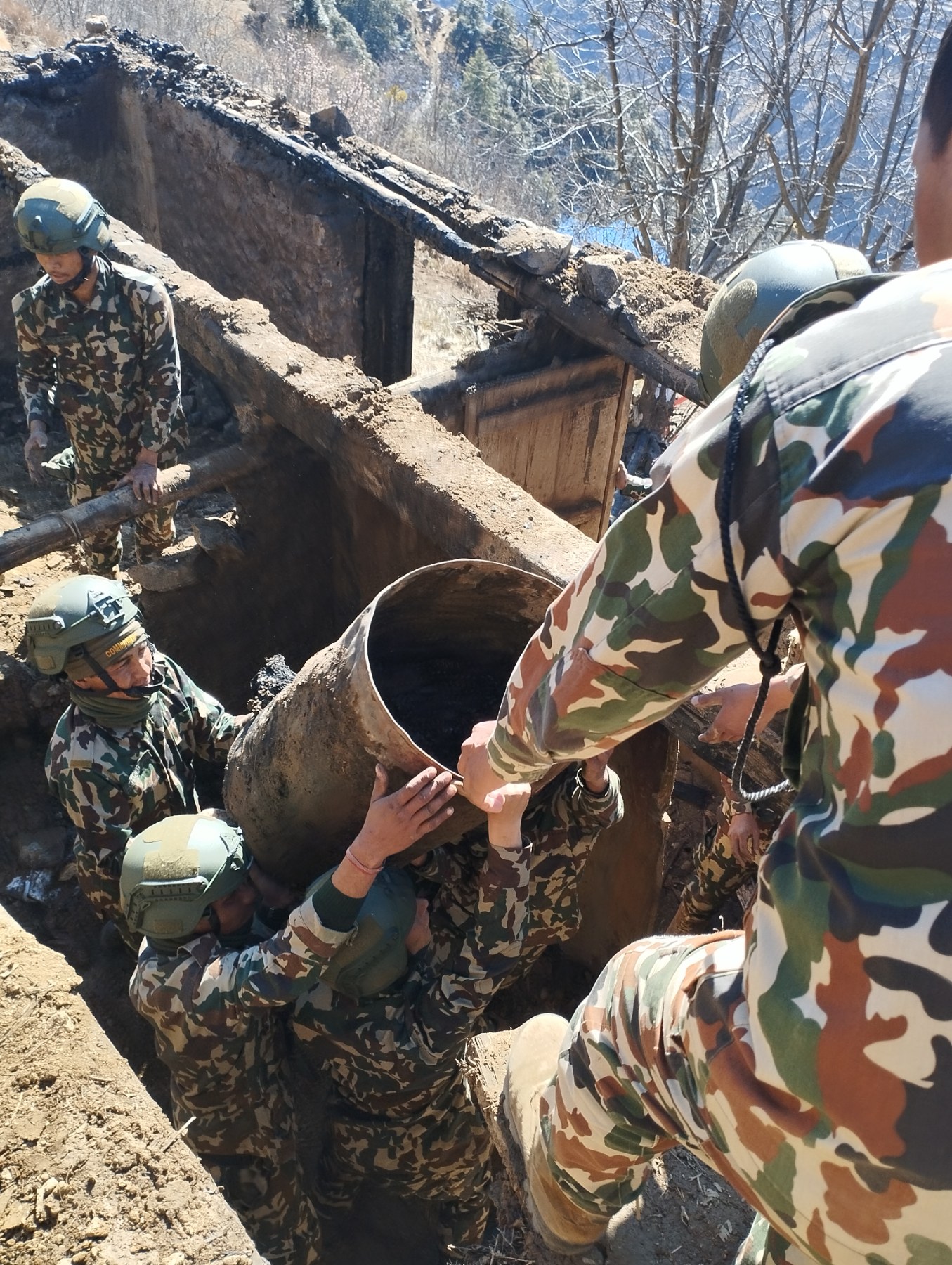 हुम्लामा एक घरमा आगलागी, नेपाली सेनाले गर्यो उद्दार